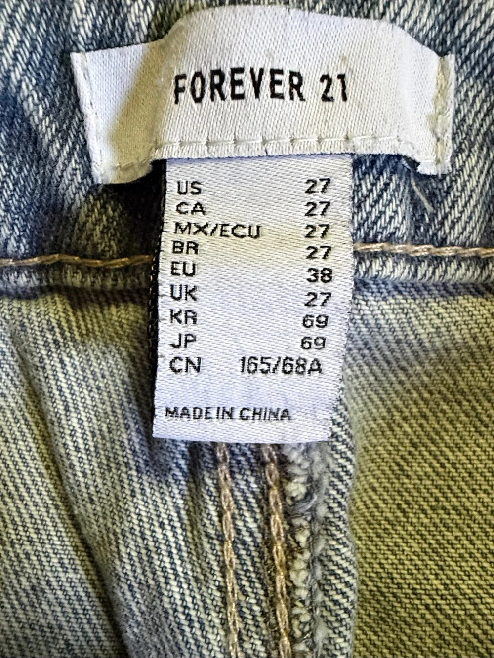 Forever 21 Rhinestone Ripped Jeans NEW - Picture 4 of 8